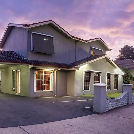Redwood Manor Motel Apartments Варрнамбул Экстерьер фото