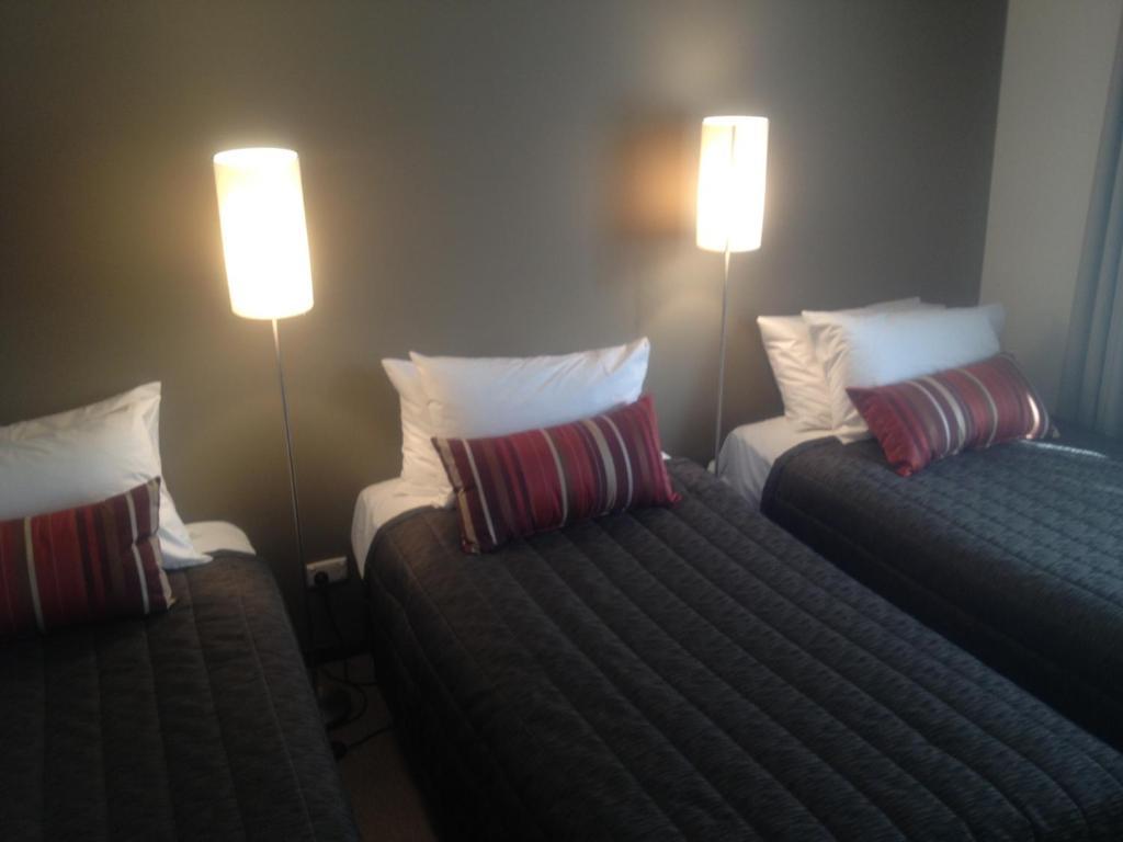 Redwood Manor Motel Apartments Варрнамбул Номер фото